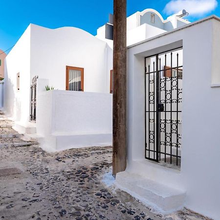 Authentic Santorinian Home Experience Fira  Extérieur photo