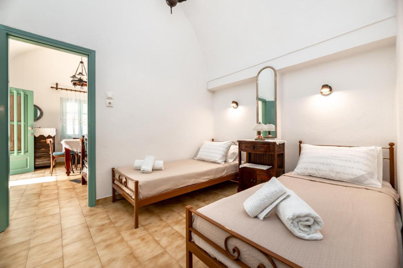 Authentic Santorinian Home Experience Fira  Extérieur photo