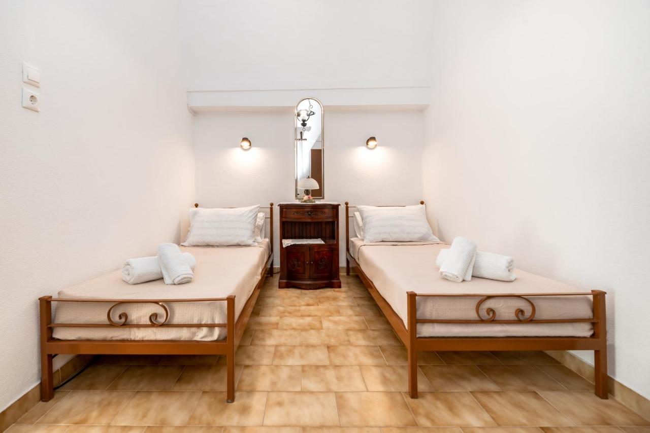 Authentic Santorinian Home Experience Fira  Extérieur photo